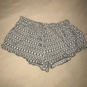 Cute black and white loose flowy shorts!